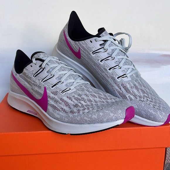 NIKE Men’s AIR ZOOM PEGASUS 36
PURE PLATINUM / HYPER VIOLET
Sneakers Athletic - Picture 5 of 16